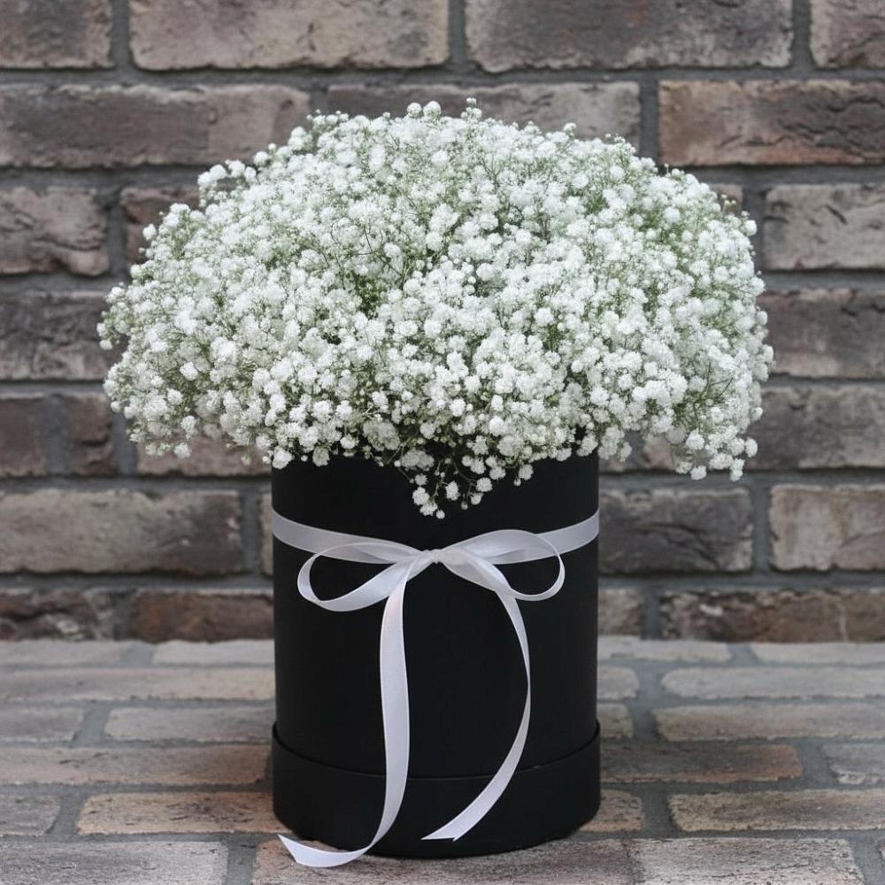 Цветочная композиция из Гипсофила в шляпной коробке в Беково