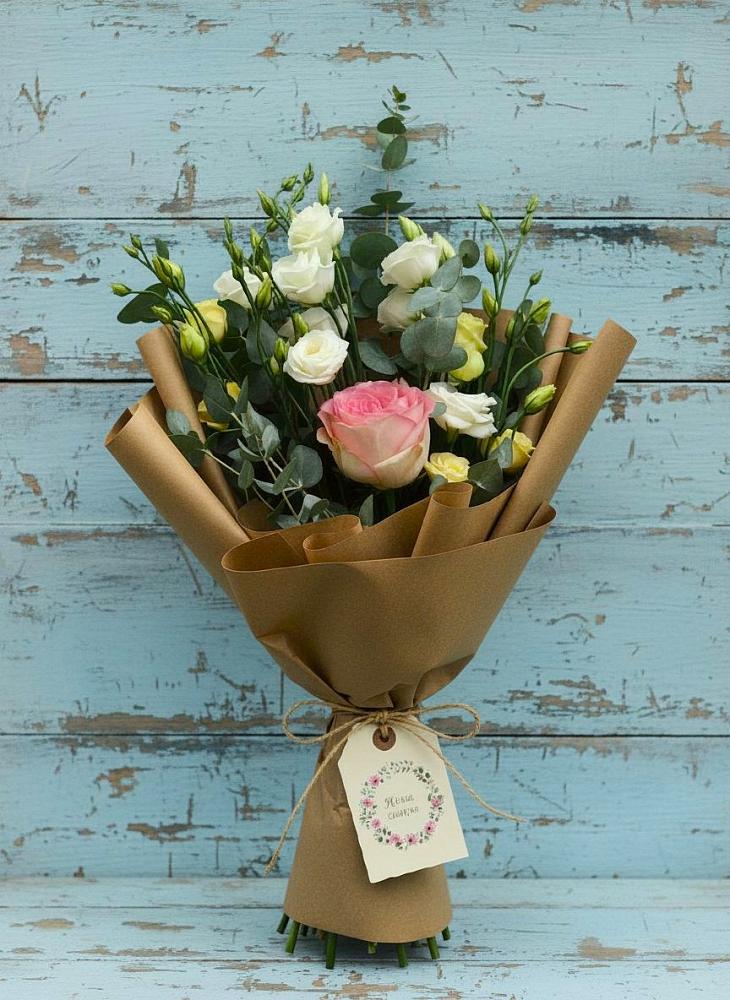 Букет цветов из: Розы и Лизиантусы в Беково