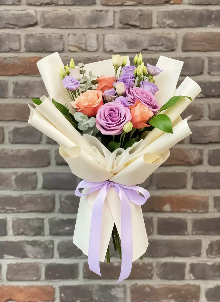 Букет цветов из: Лизиантусы и Розы в Беково