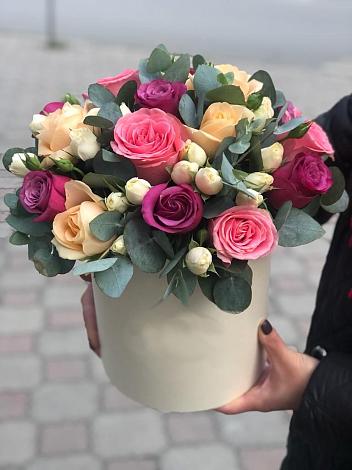 Цветочная композиция из Розы в шляпной коробке в Беково