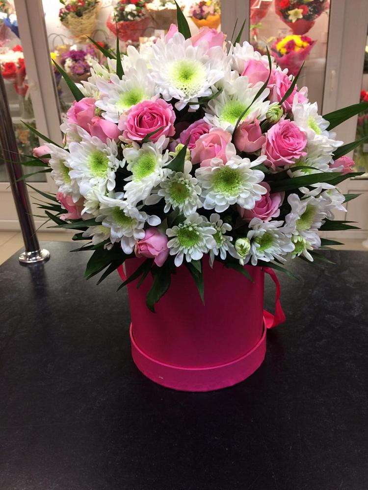 Цветочная композиция из Розы и Хризантемы в шляпной коробке в Беково