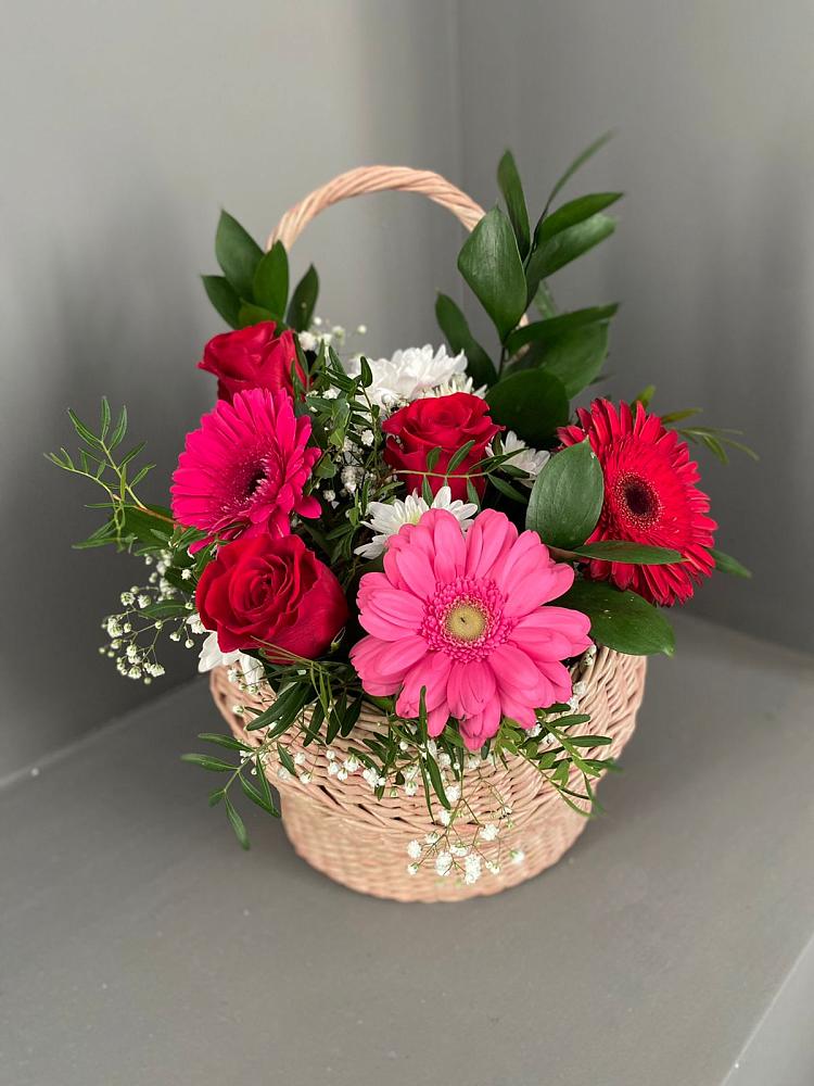 Цветочная композиция из Розы, Хризантемы и Герберы в корзине в Беково