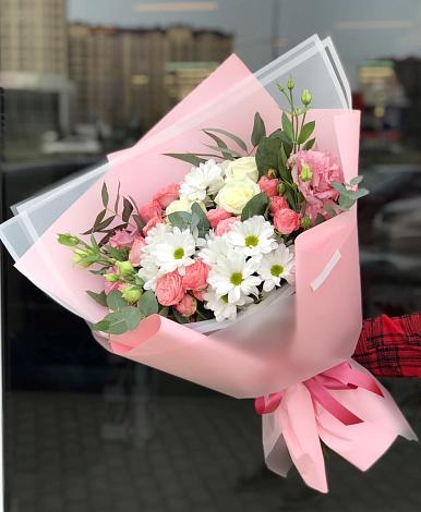 Букет цветов из: Розы, Лизиантусы и Хризантемы в Беково