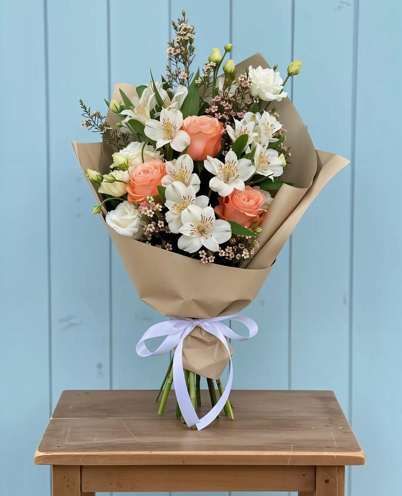 Букет цветов из: Альстромерии, Лизиантусы, Розы и Хризантемы в Беково